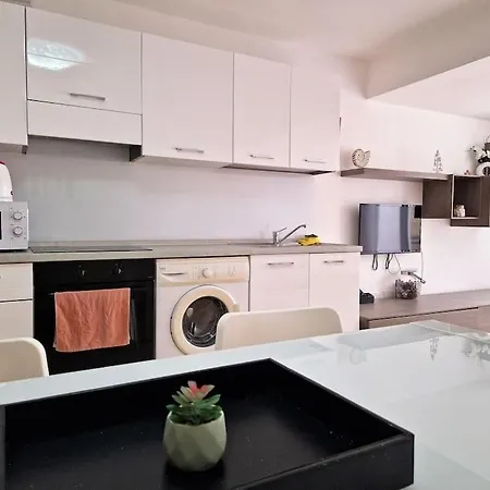 The Caves Cosy 1 アパート