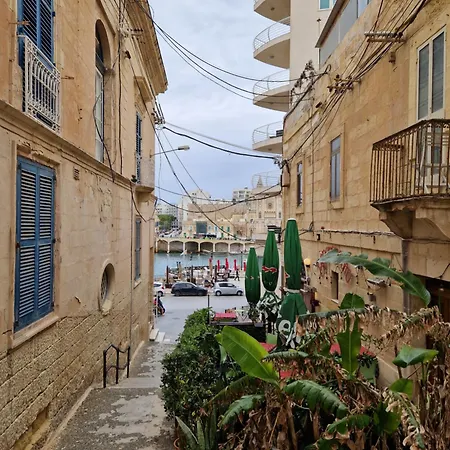 The Caves Cosy 1 アパート